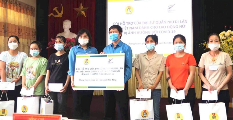 New Zealand provides financial support for 420 workers in Bac Giang and Bac Ninh