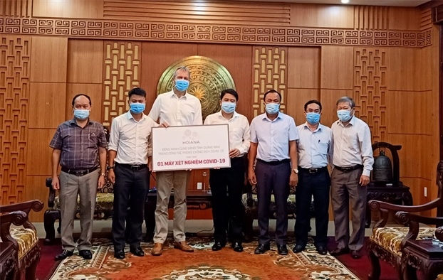 Hoiana Integrated Resort donates testing machine to Quang Nam