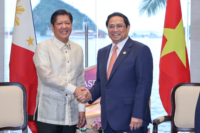 Prime Minister meets Philippine, Malaysian leaders on 42nd ASEAN Summit sidelines