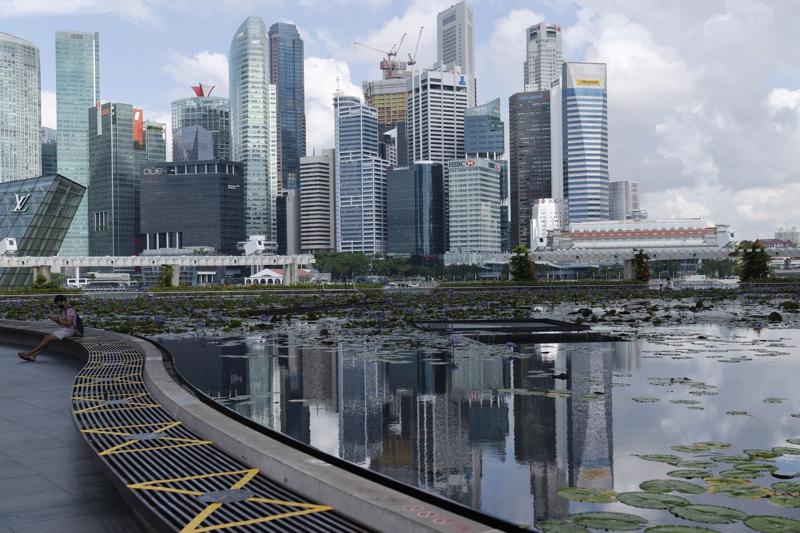 Tiêm đủ vaccine cho 70% dân số, Singapore "tự tin" nâng dự báo tăng trưởng