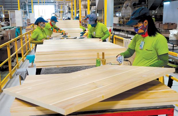Bình Dương đặt tham vọng đạt 13 tỷ USD từ xuất khẩu gỗ, nội thất