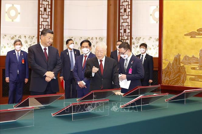 Việt Nam -Trung Quốc ký kết 13 văn kiện hợp tác giữa hai Đảng, hai nước