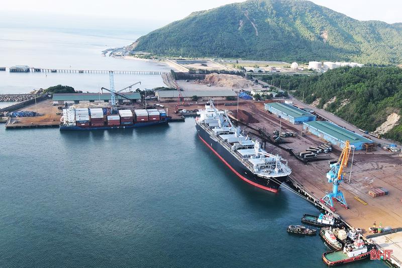 Hợp tác toàn diện Việt - Lào trong vận tải thuỷ, mở đường xuất nhập khẩu hàng hoá cho Lào