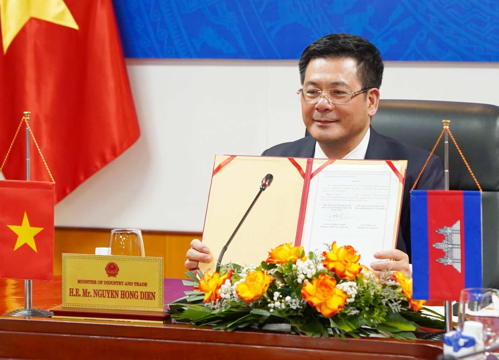 Ký thỏa thuận thúc đẩy thương mại song phương Việt Nam - Campuchia